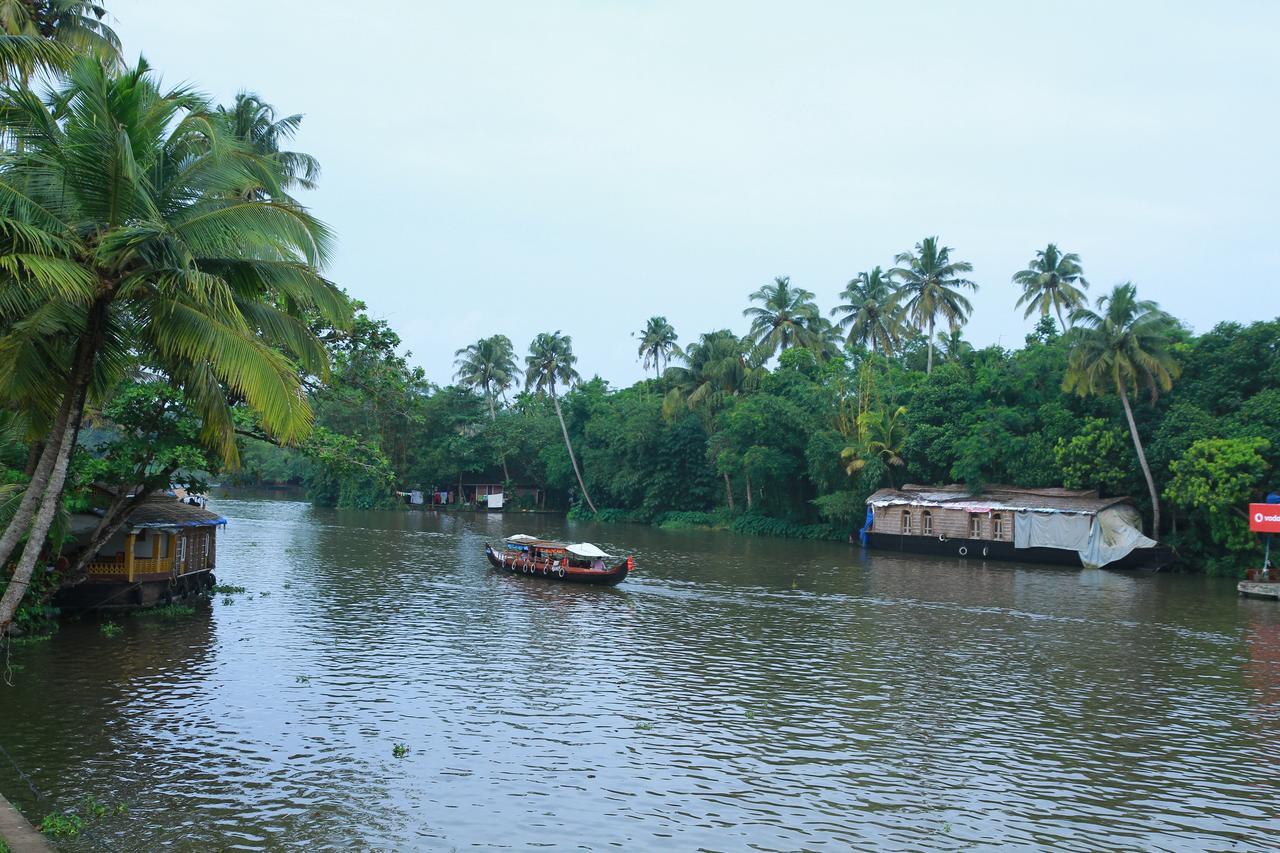 Chaandhni Lake View Hotell Alappuzha Exteriör bild