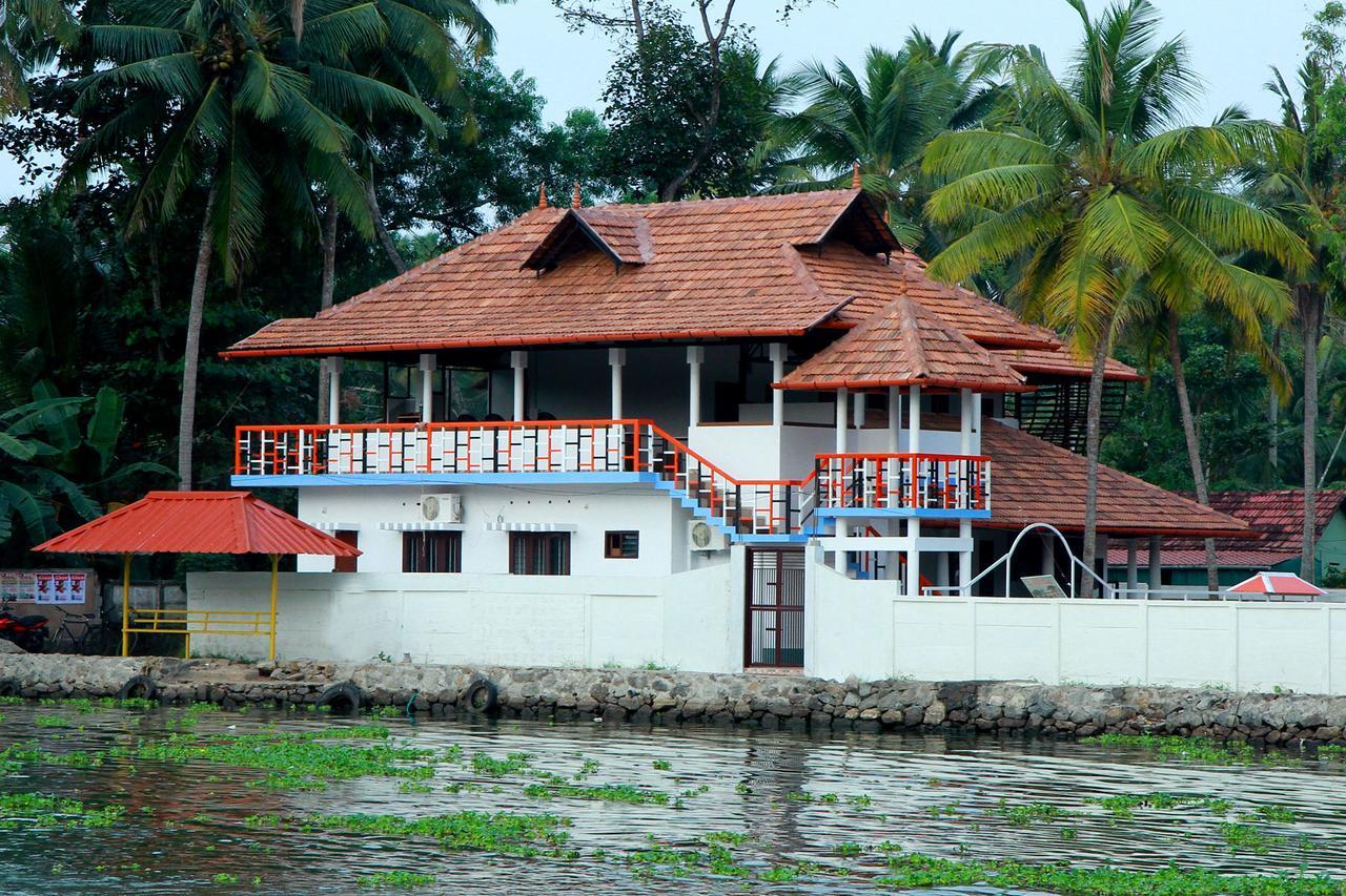 Chaandhni Lake View Hotell Alappuzha Exteriör bild